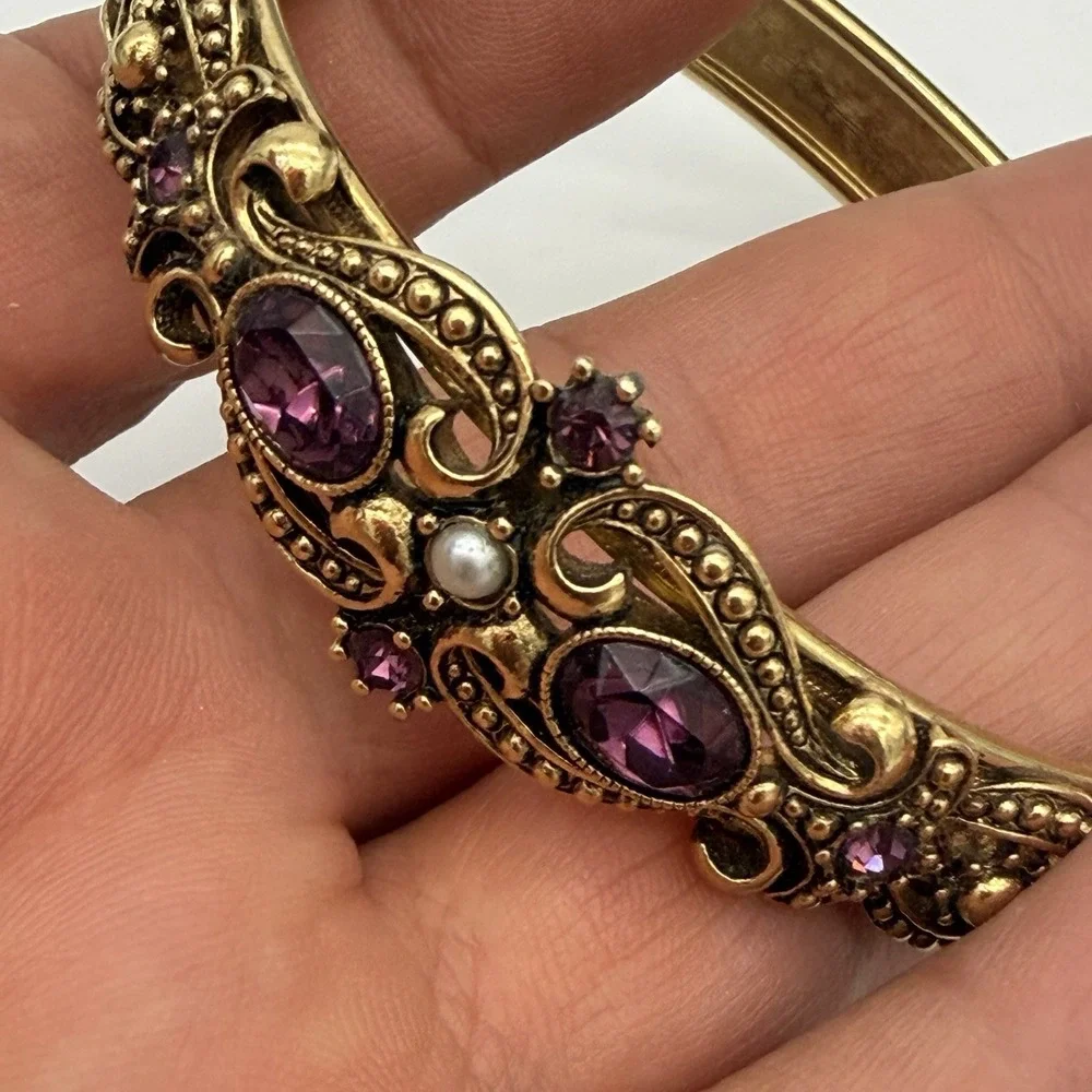 Vintage Avon 1974 Queensbury Victorian Purple Amethyst Glass Hinged Bracelet 7